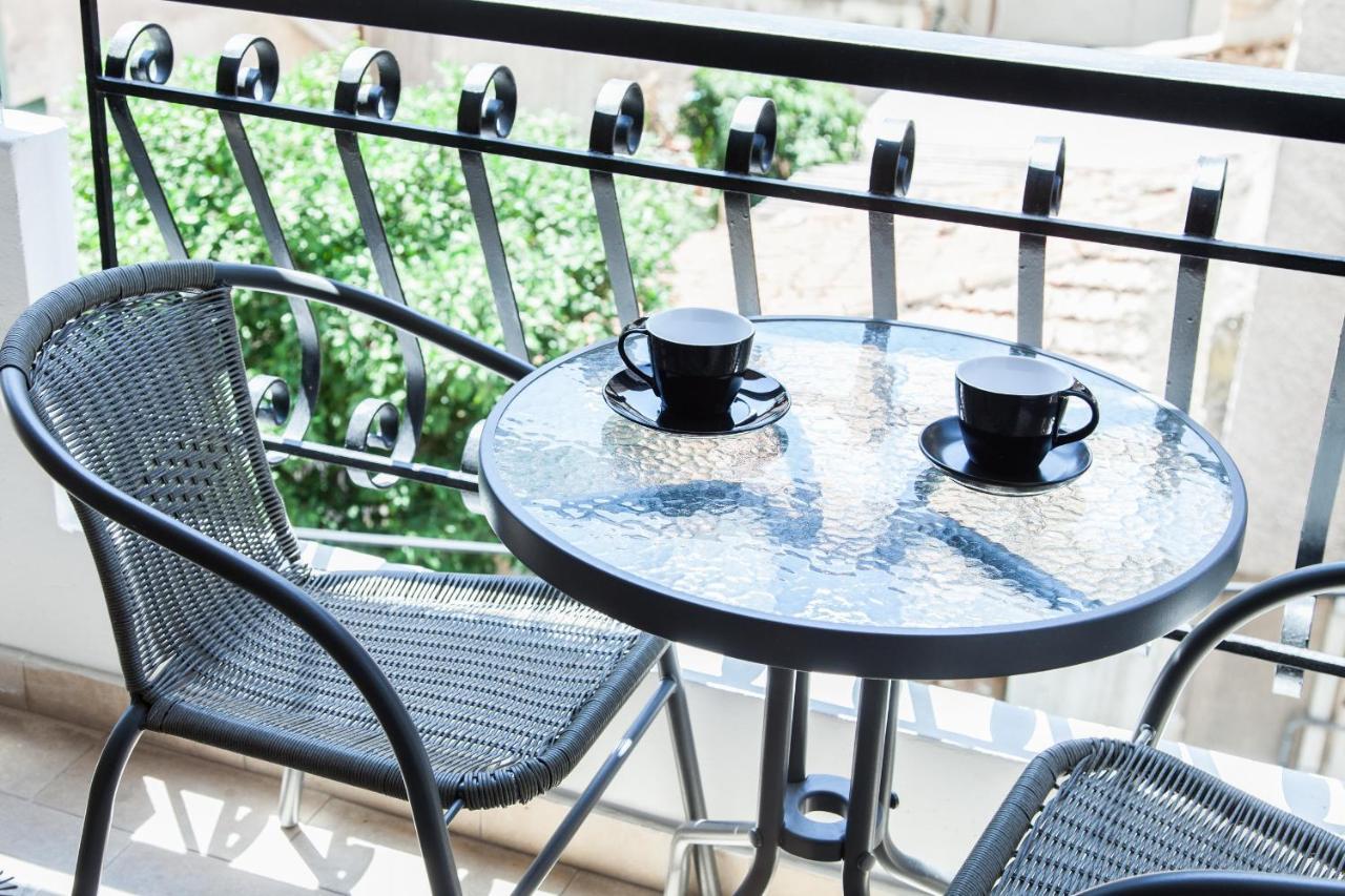 Great Apartment In 피레아스 외부 사진